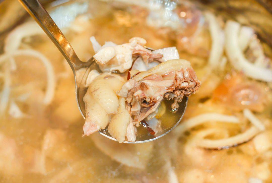 打上一小碗汤,再来几颗马蹄莲,这汤头怎一个鲜字了得!