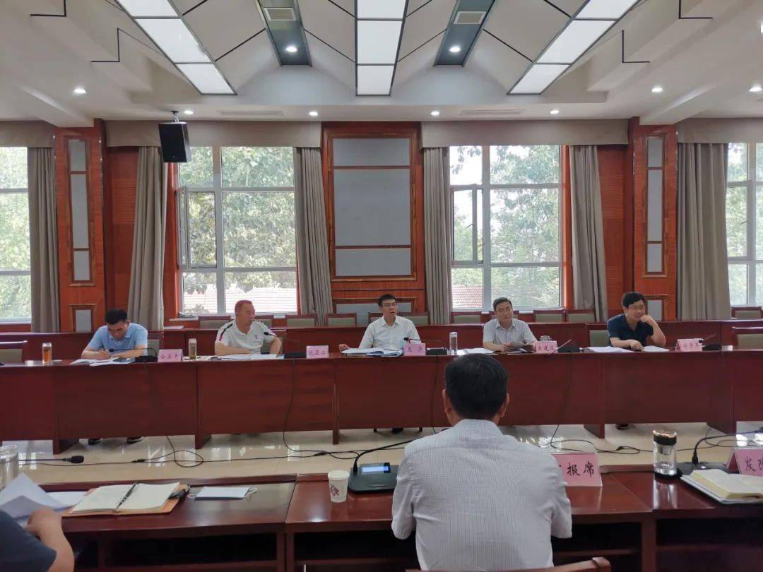 县长王涛主持召开赞皇县第十六届人民政府第43次常务会议
