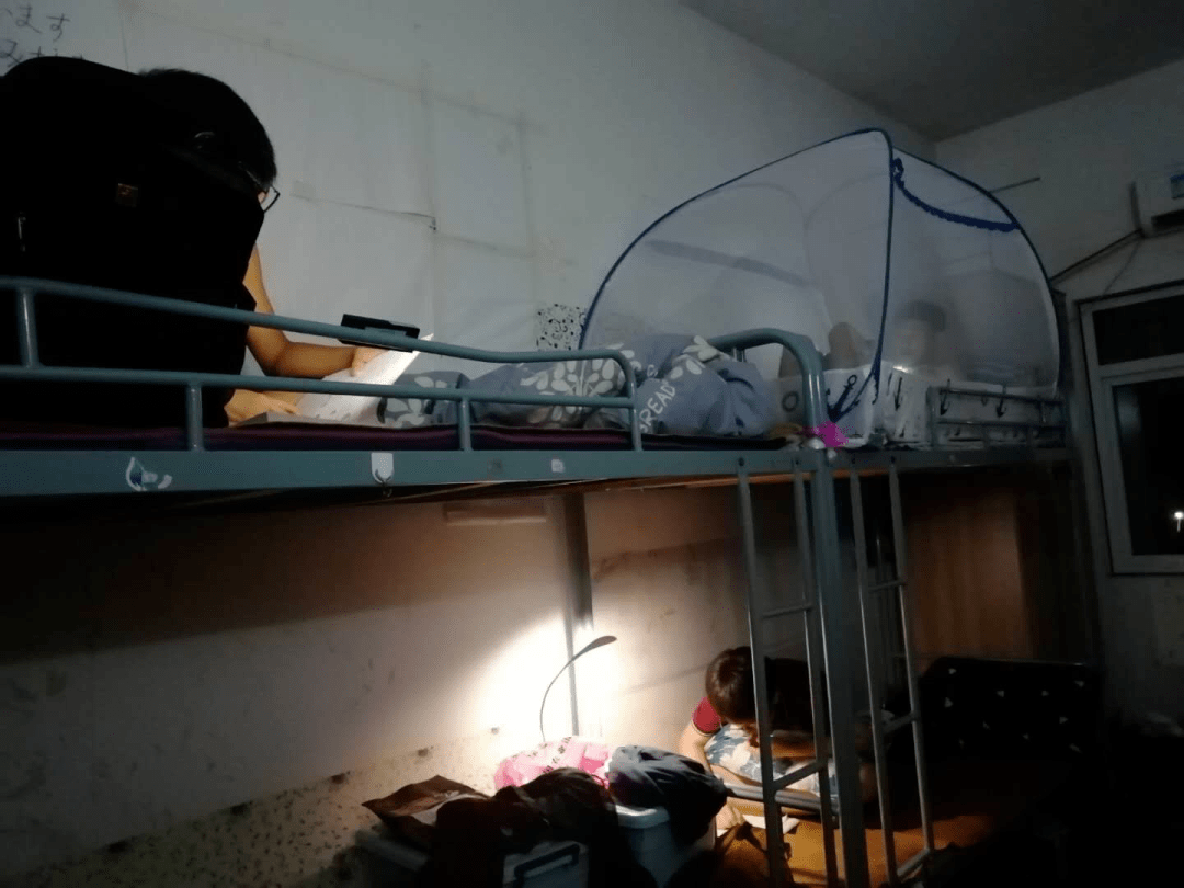 微宾中宾虹学风宾虹中学师生勤奋的身影
