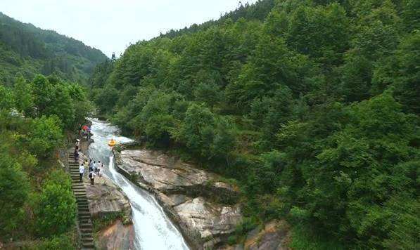 海拔500米,深度78米,26层楼高的晓庄水库,从水面可以清澈见底