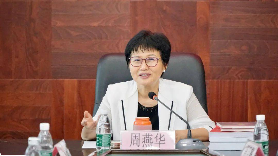 市委常委市政府副市长周燕华调研工会工作