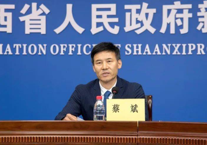 蔡斌和陕西省农业农村厅合作经济指导处处长张旭锋介绍陕西省乡村治理