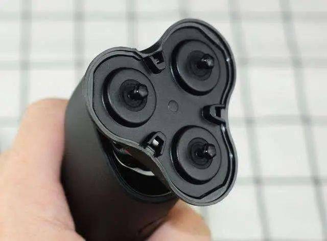 刀头不好用也不用勉强着使用,一是浪费时间,再就是剃须不干净,对剃须