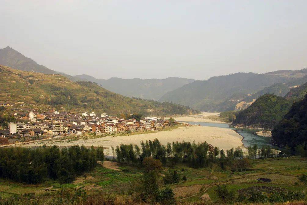 《渤海今昔》陳昌福《綠色家園》張光林《水墨蛟龍》藍三峰《九龍山