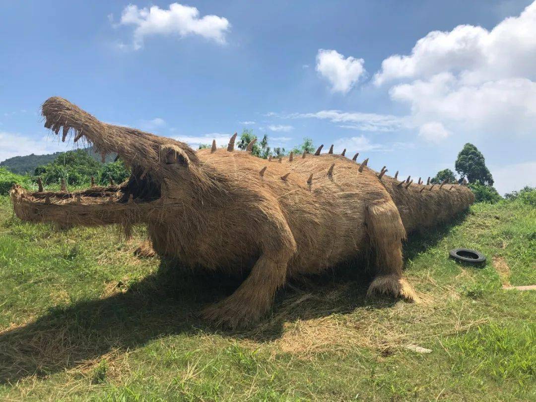 端午海沧又添新去处超大草垛金字塔稻草人真人cs简直太火啦