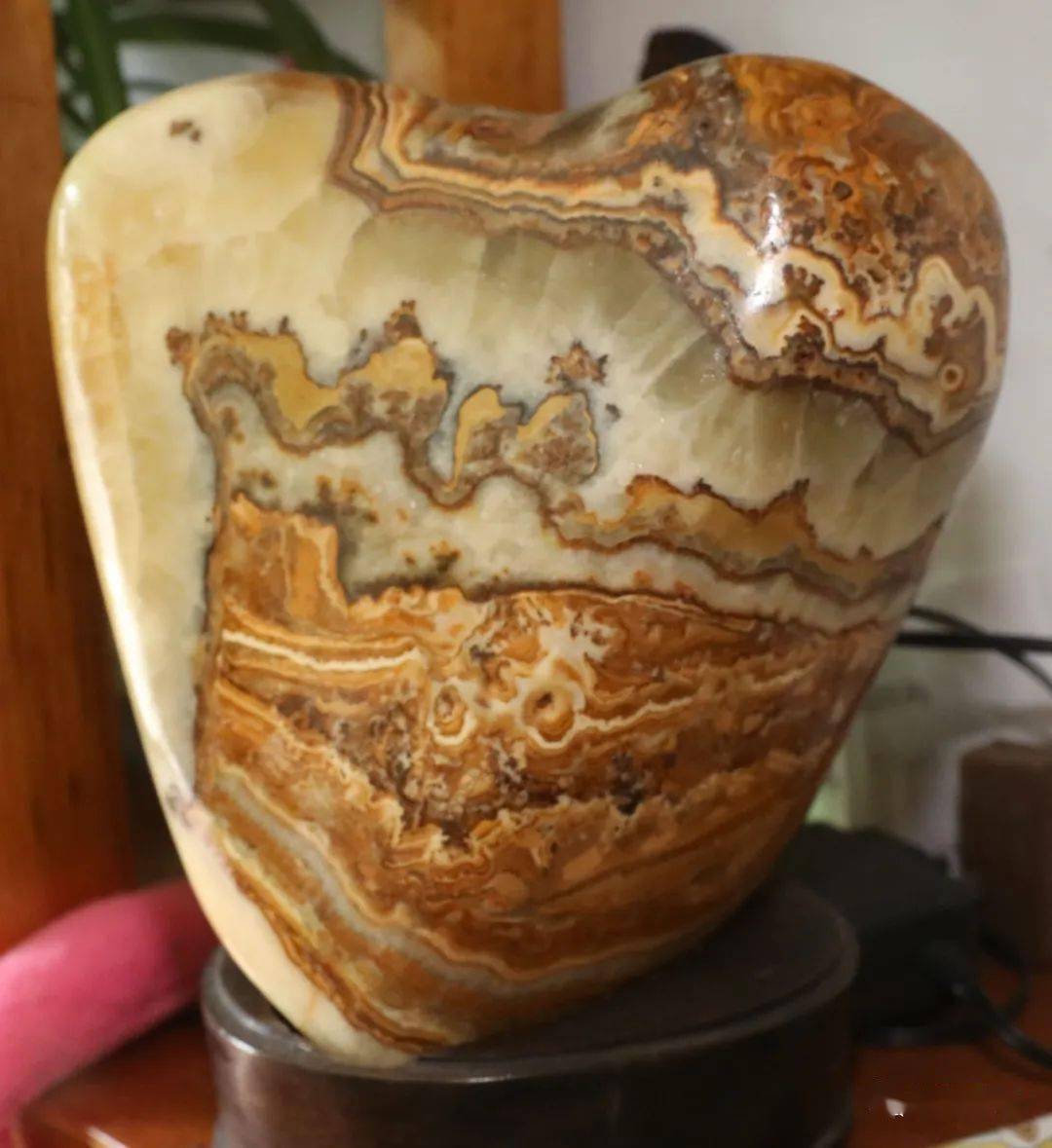 20年醉心收藏奇石他说一块块有故事的石头让他对生活充满热情