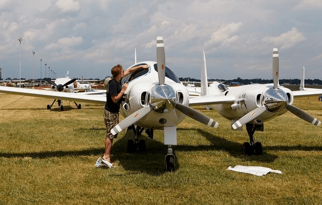 飞机设计史上少有的两款奇葩实用飞机不对称飞机