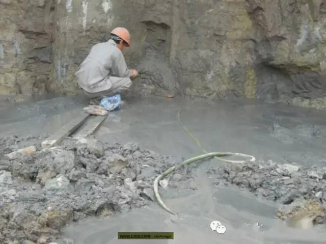 基坑内部经过降水施工后,某些区域内的水位回升速度远远快于其他部位