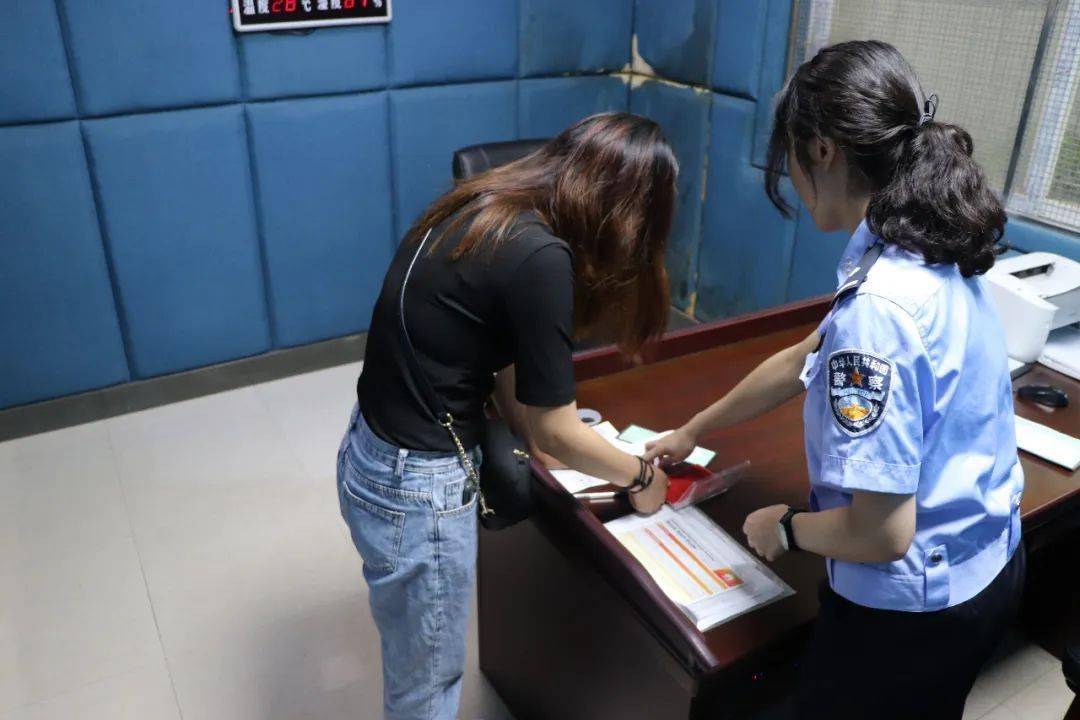 广元女司机驾5座车载8人闺蜜拍视频发朋友圈结果