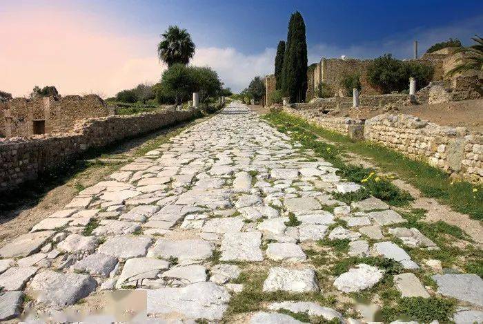 在古罗马,奥斯提亚安提卡是一座因盐而兴的港湾都市,盐路直通罗马城.