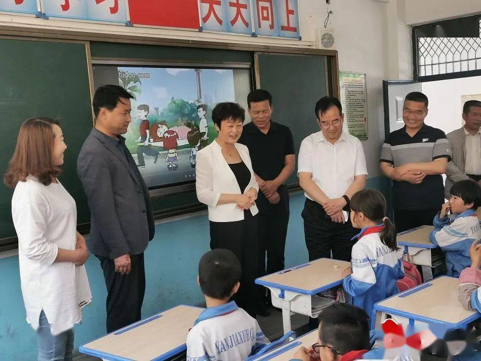 汪小娟先后来到胡川镇中心小学,张家川县第一高级中学,闫家乡中心小学