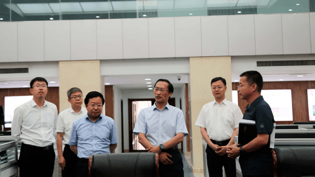 高闻何主持召开石拐区数字经济发展工作座谈会