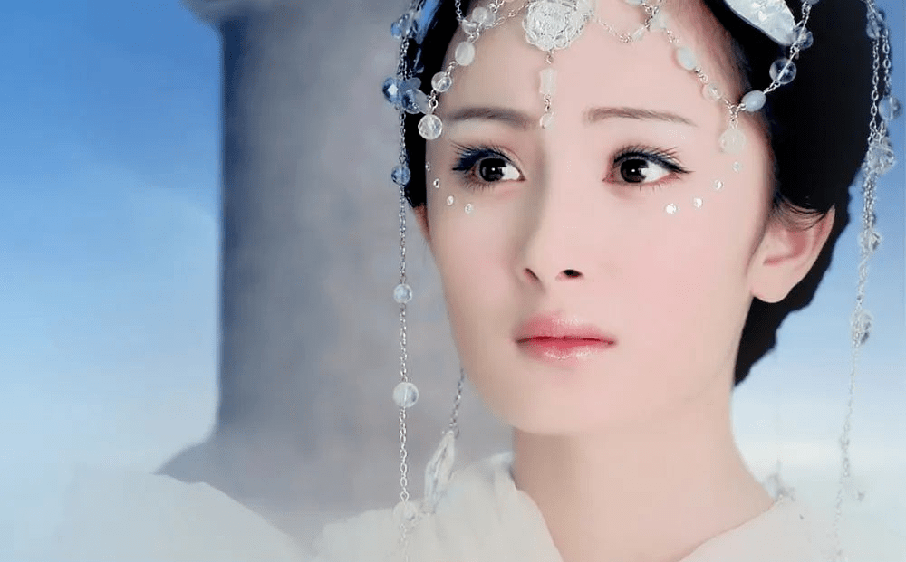 白衣飘飘的"夕瑶"也是仙气十足,端庄美丽.