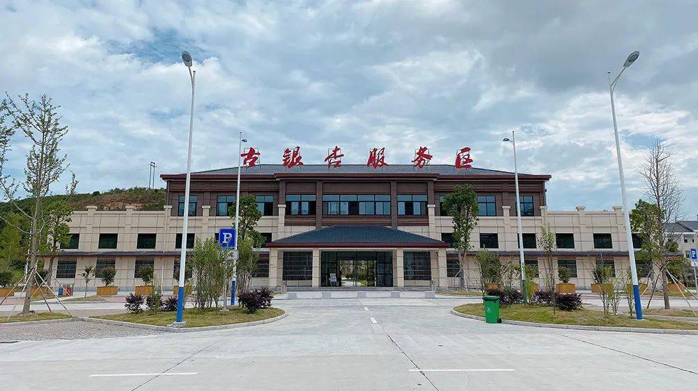 莆炎高速三明段古银杏服务区今日正式投入运营.