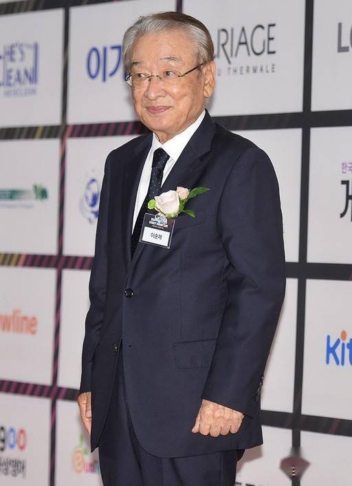 [星闻]李顺载所属社代表"前经纪人的爆料与李顺载老师无关"