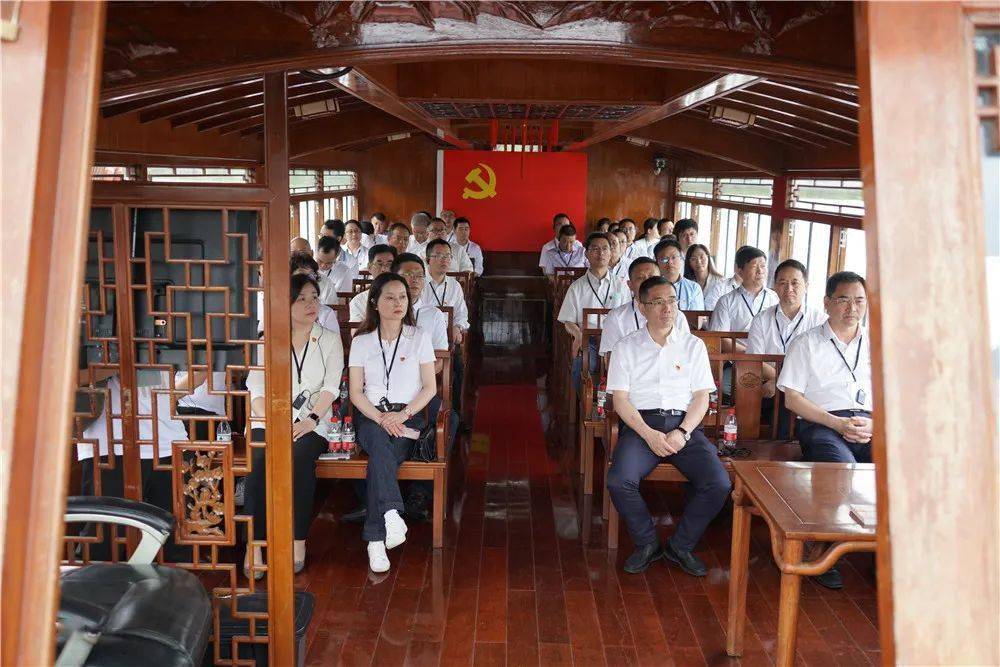 让红船精神照亮新征程