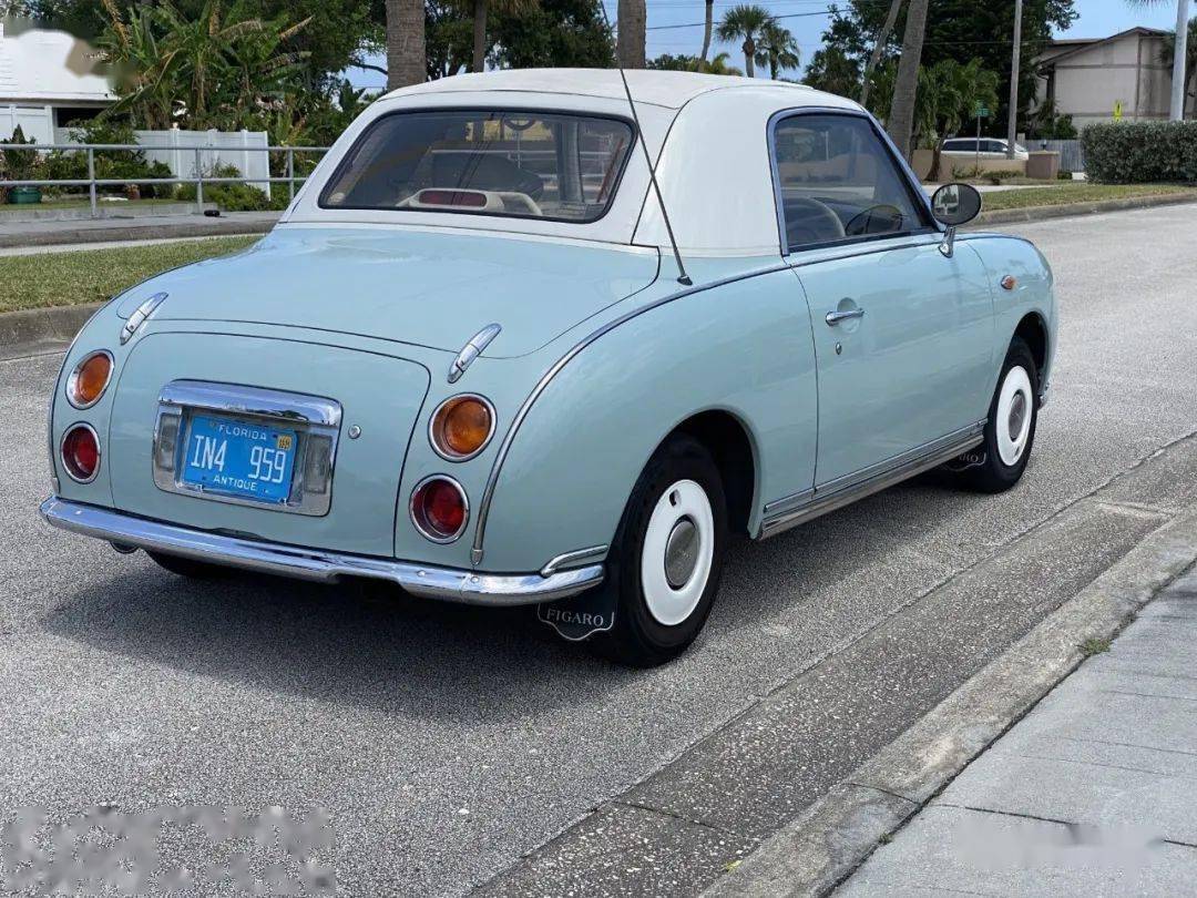 1991年的复古时尚车日产费加罗