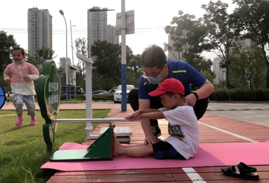 徐报小记者团开展儿童体质测试活动骑马体验