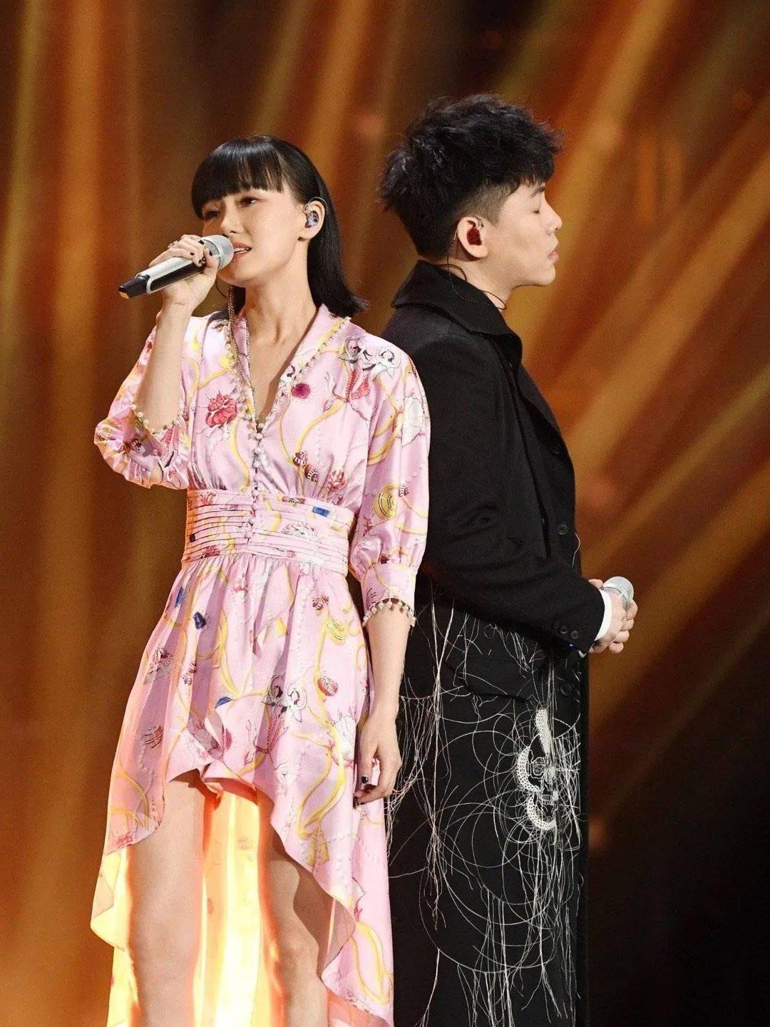 1黄龄妖娆浴室歌姬歌红人不红这句话真的是形容她再合适不过了