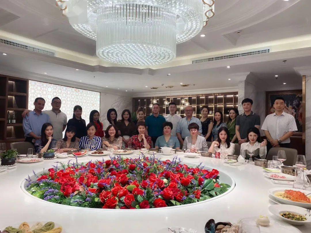 「周年人物」培训经理周馨彤_珠宝