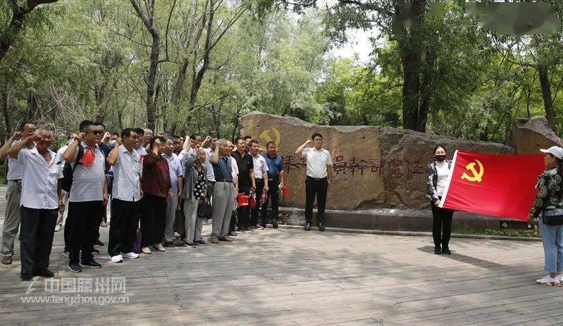 追寻足迹淬火提质善南街道王开一居创新开展庆七一主题党日活动