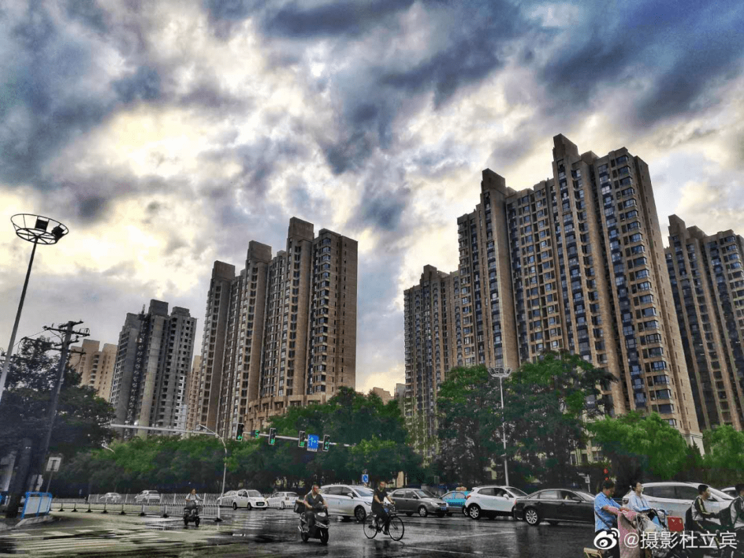 大雨之後,這座城市盡顯繁華