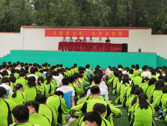 兰陵县新兴镇6月29日下午,胶州市律师行业党总支走进青岛华强电缆有限