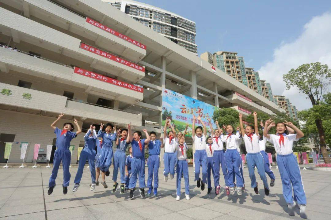 看到速回罗湖这所百年小学喊你回家啦