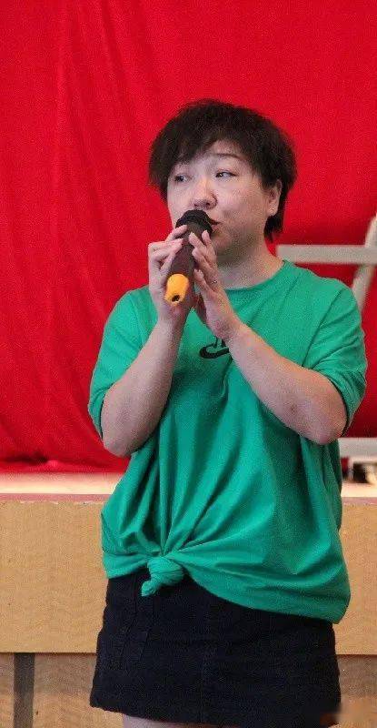 评委点评(从左到右依次为杨韦力,车晓云,方月)通过两天角逐,共产生