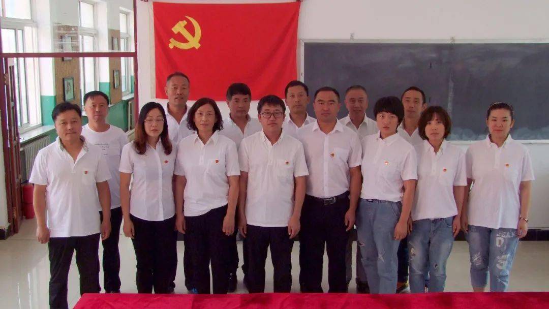 党的生日上午九点全市各校响起了宣誓声