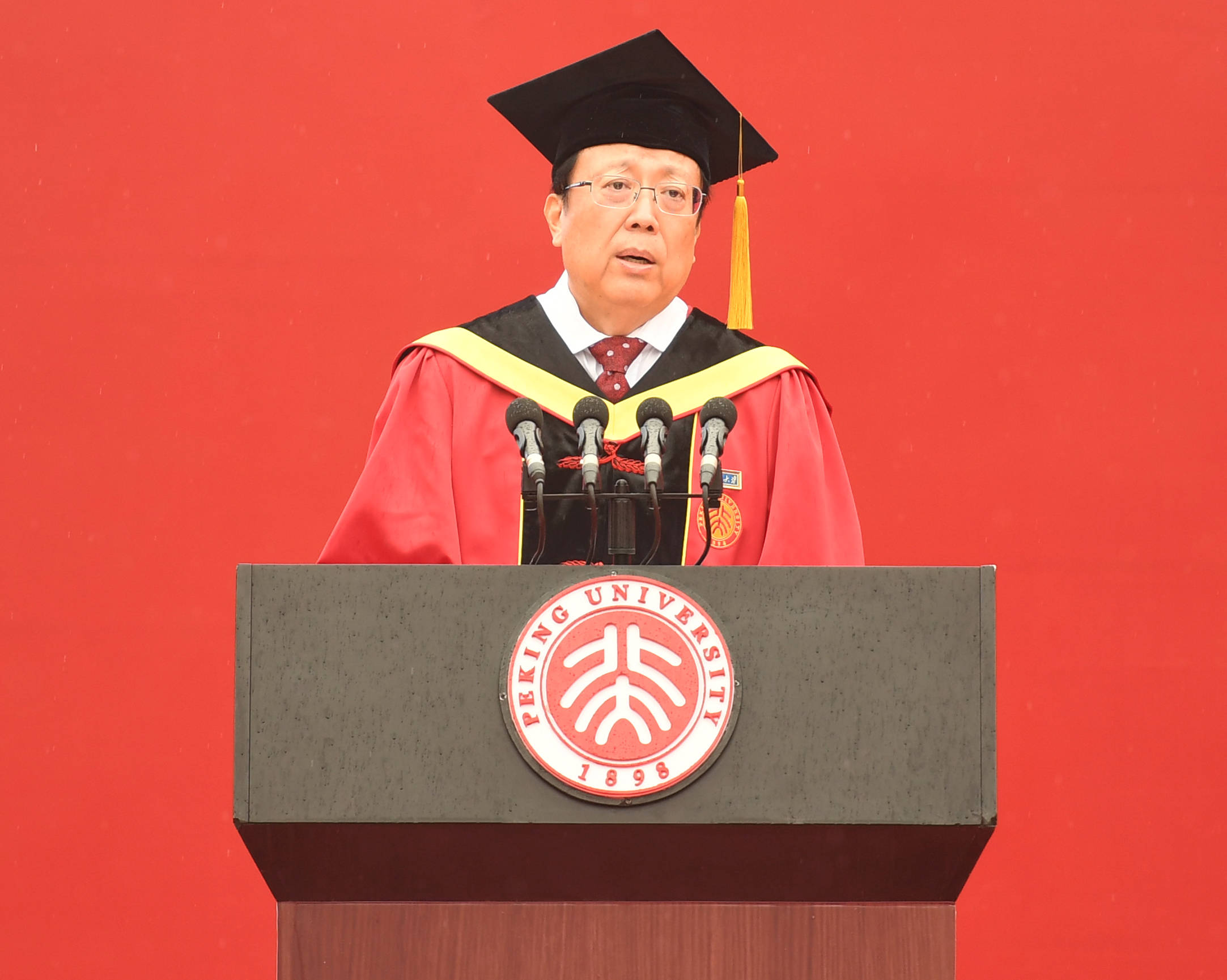 北大首个"云端"毕业礼来了!不仅为毕业庆祝,更向"逆行者"致敬!