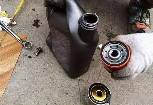 常见汽车保养项目更换机油滤芯机油步骤