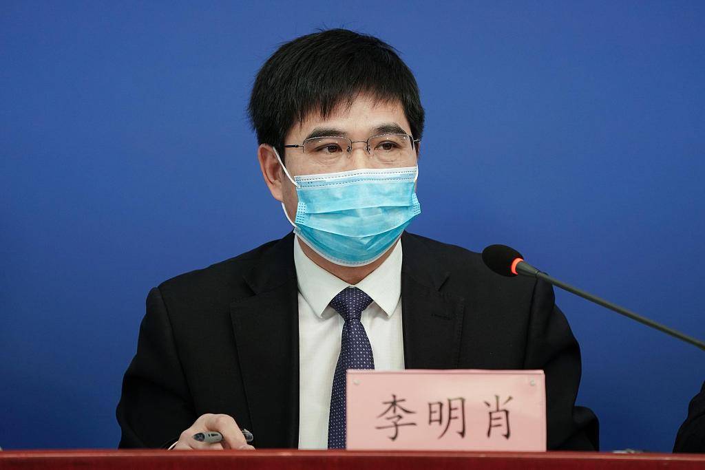 李明肖表示,规范结构性存款市场将推动银行负债端资金成本下降从而