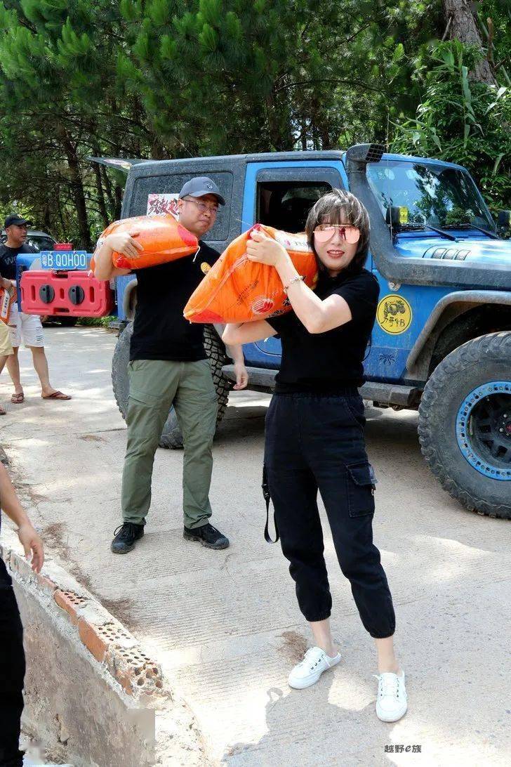 广结兄弟义行天下,男人帮上思县南屏瑶族乡百马屯扶贫!