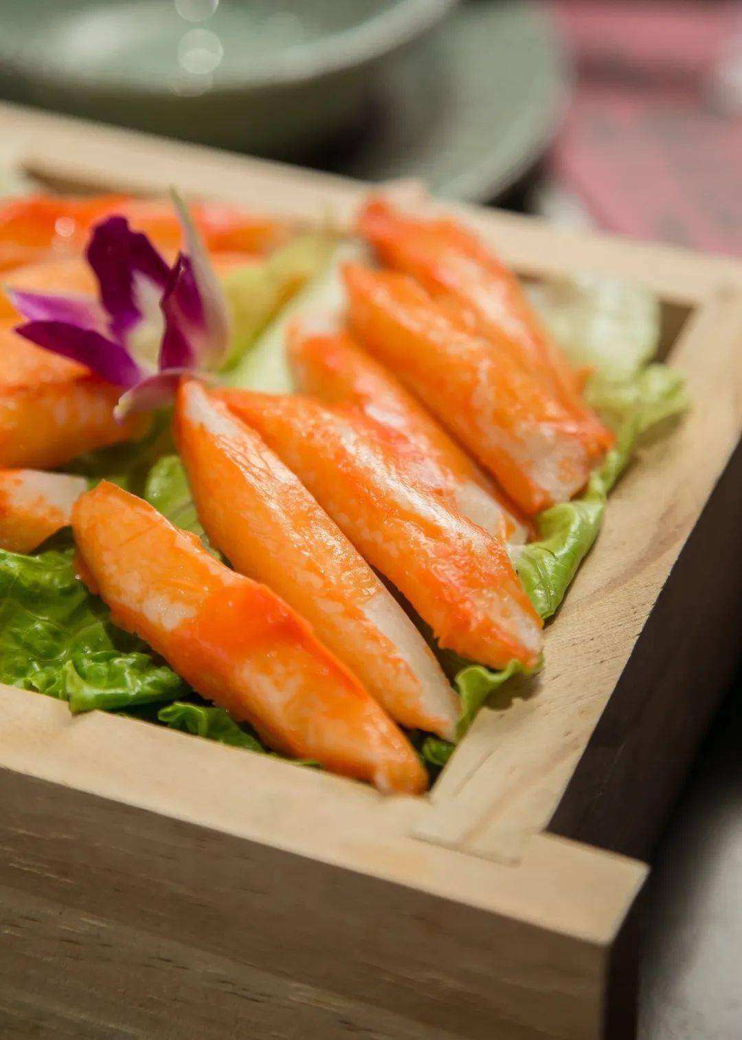 刺身级的蟹柳生吃q弹,涮煮后绵软又丝丝入味.