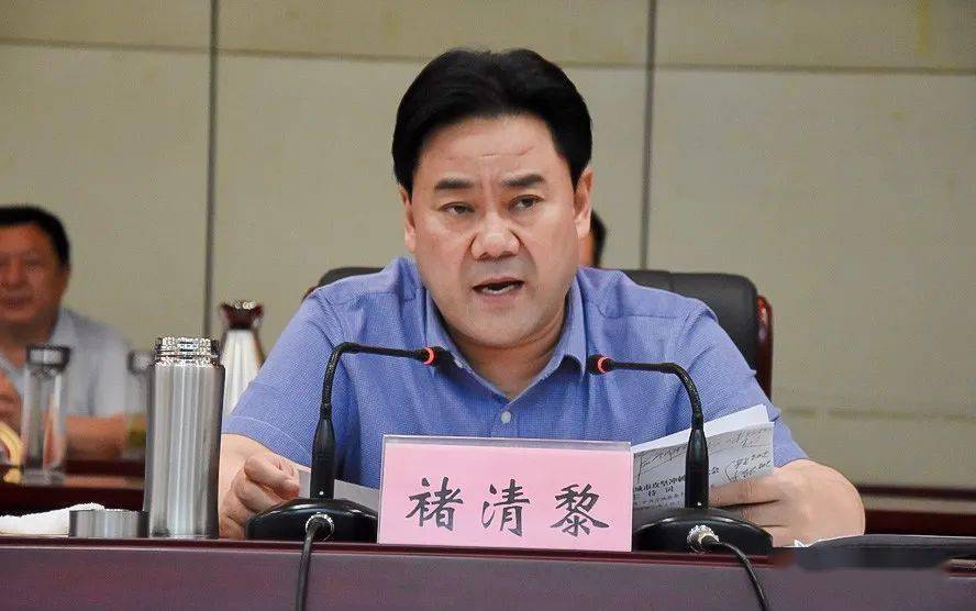 市政协副主席,方城县委书记褚清黎主持会议并要求,要紧绷决战之弦