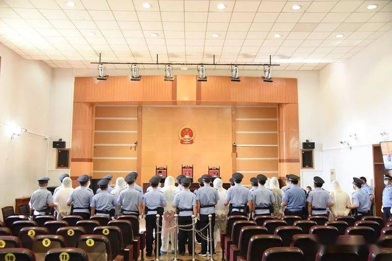 纠集在一起,且纠集者相对固定,两年内在张家口市宣化区区域内以暴力