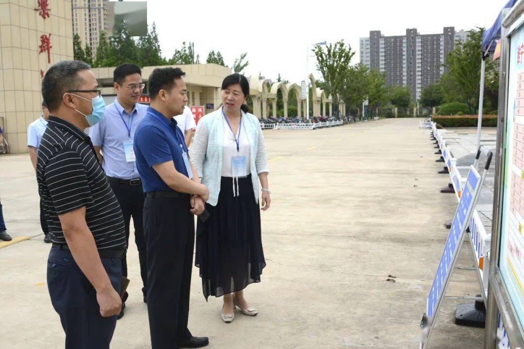 薛永一行先后来到睢宁中专,睢宁一中,国际酒店和睢宁中学,实地查看了