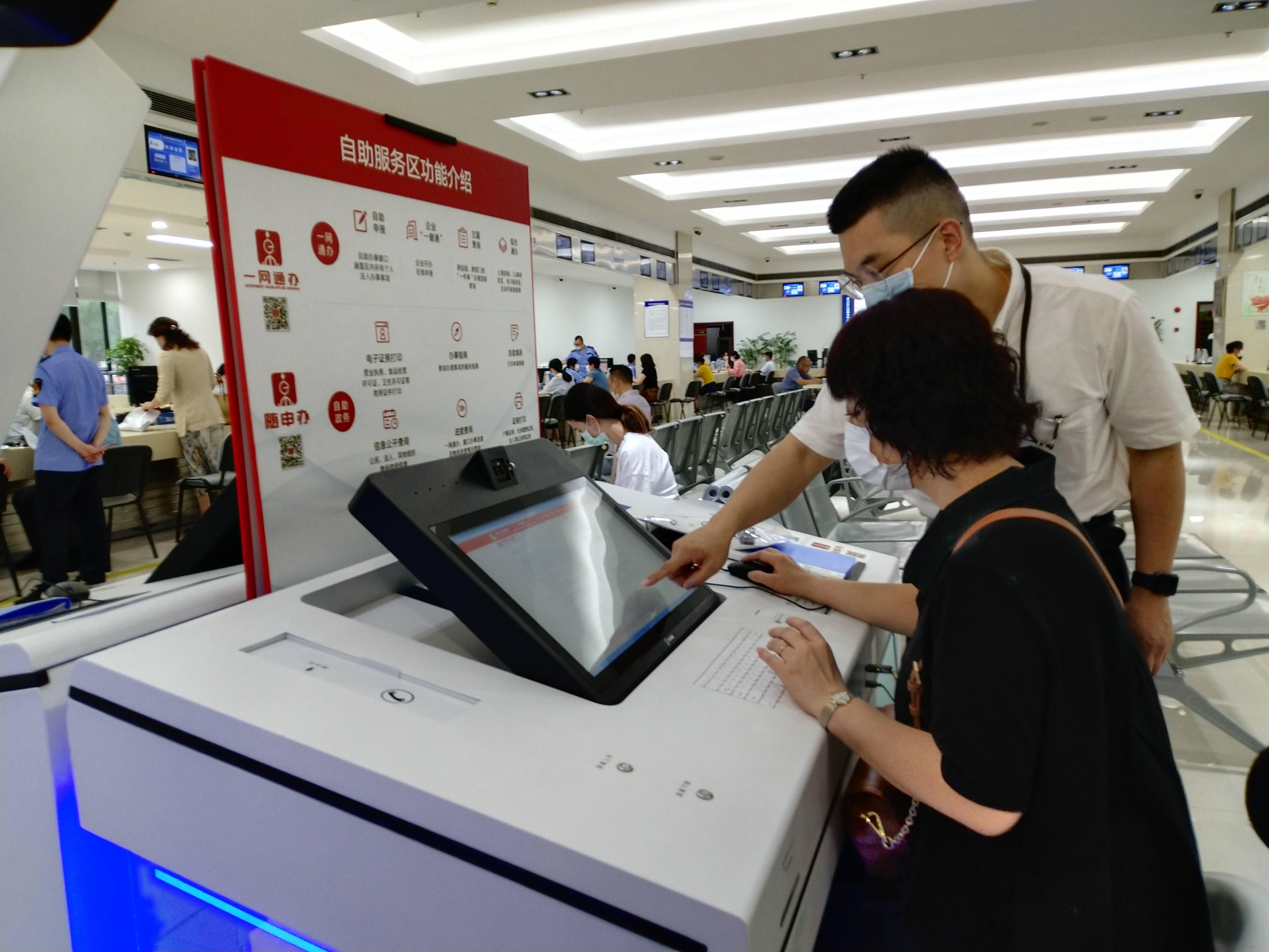 30秒内通过许可审核虹口一网通办再添无人干预自动办理新渠道