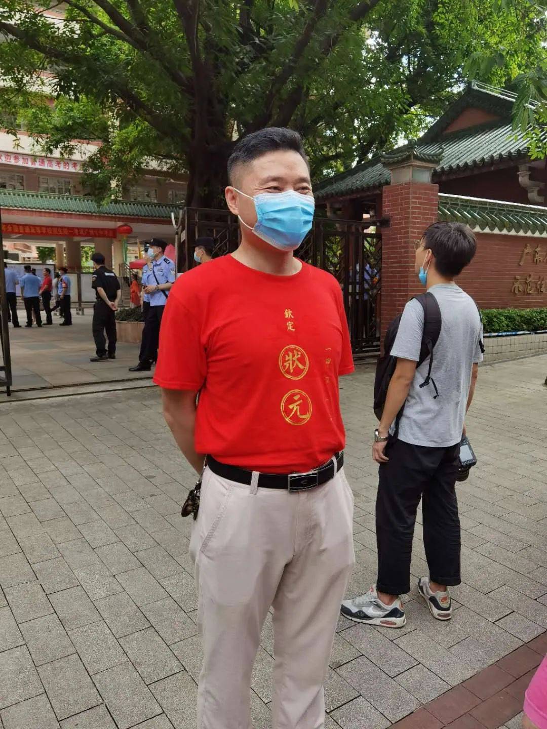 高考穿什么颜色衣服吉利属猴（高考穿什么颜色衣服）-第2张图片-潮百科