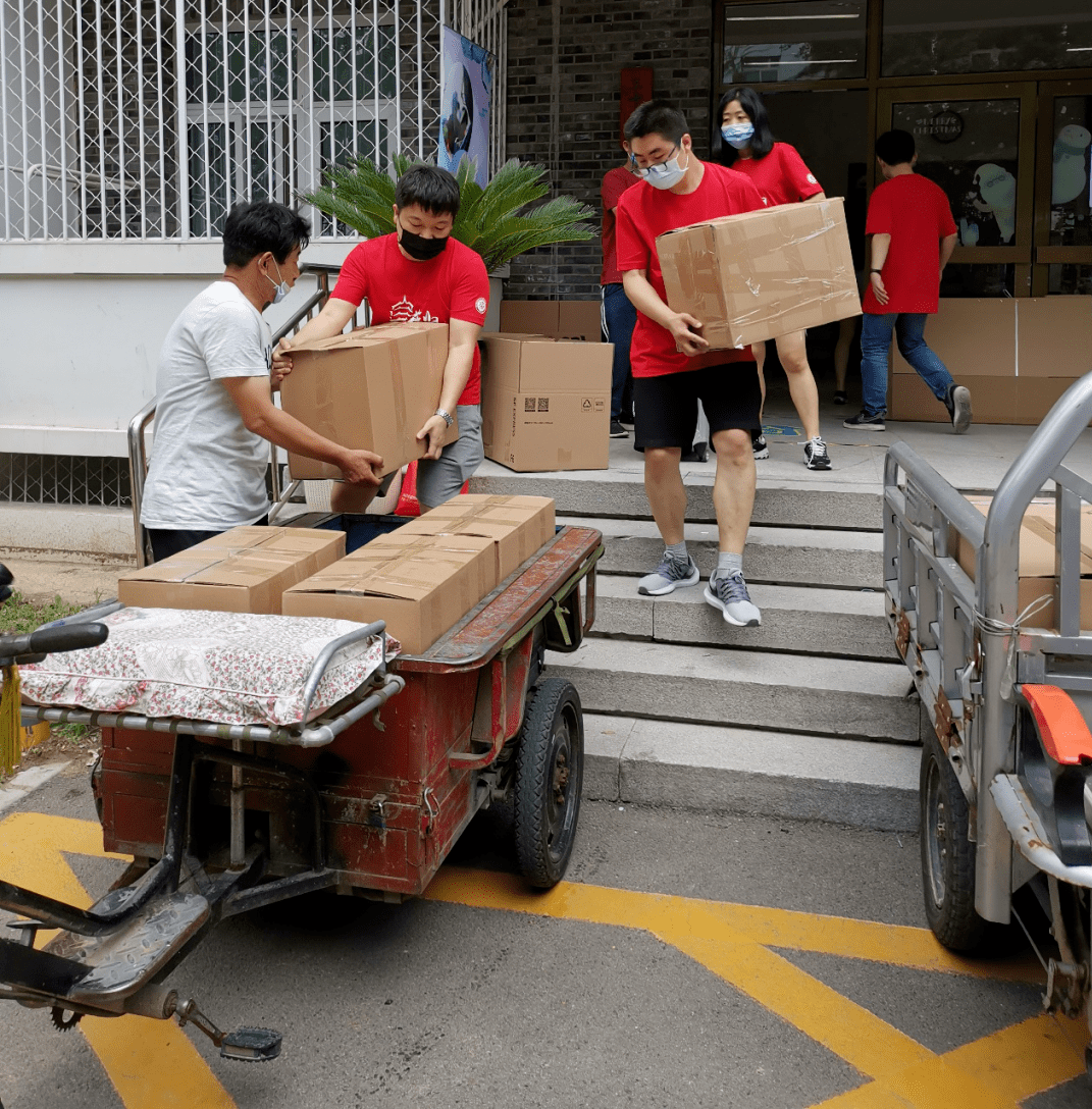 政观时讯 | 2020届在京毕业生返校,党员先锋志愿服务队全力保障_搬运