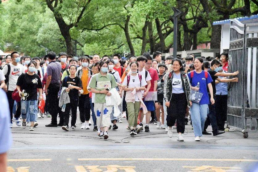 上海出生人口 高考人数_今年上海参加高考人数_上海高考人数