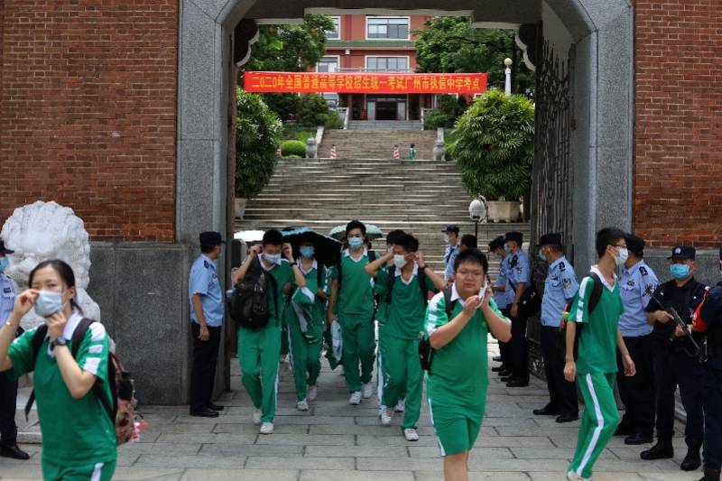 摄统筹:尹来游曼妮 梁艳燕 采写:南都记者 梁艳燕 董晓妍 贺蓓 叶斯茗