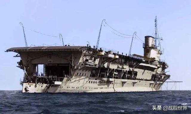 光荣"号17时30分,"阿卡斯塔"号发射的鱼雷一发命中"沙恩霍斯特"号的舰