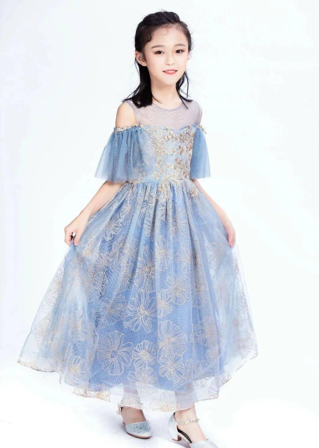 8岁女生王一然温暖声线翻唱火柴天堂画面感十足感动人心