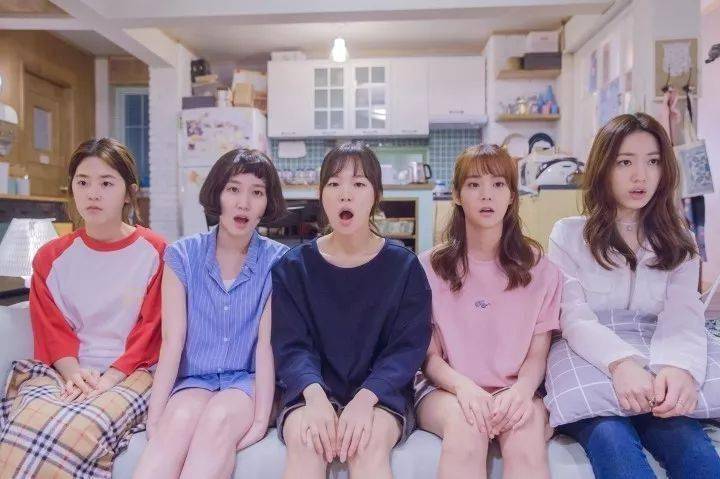 像一场毕业仪式一般"好在曾经拥有你们的春秋和冬夏.