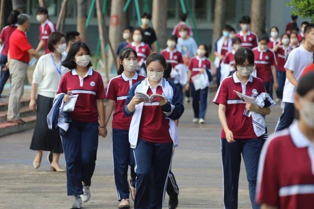 2020广东高考作文题目出炉!这是珠海高考第一现场