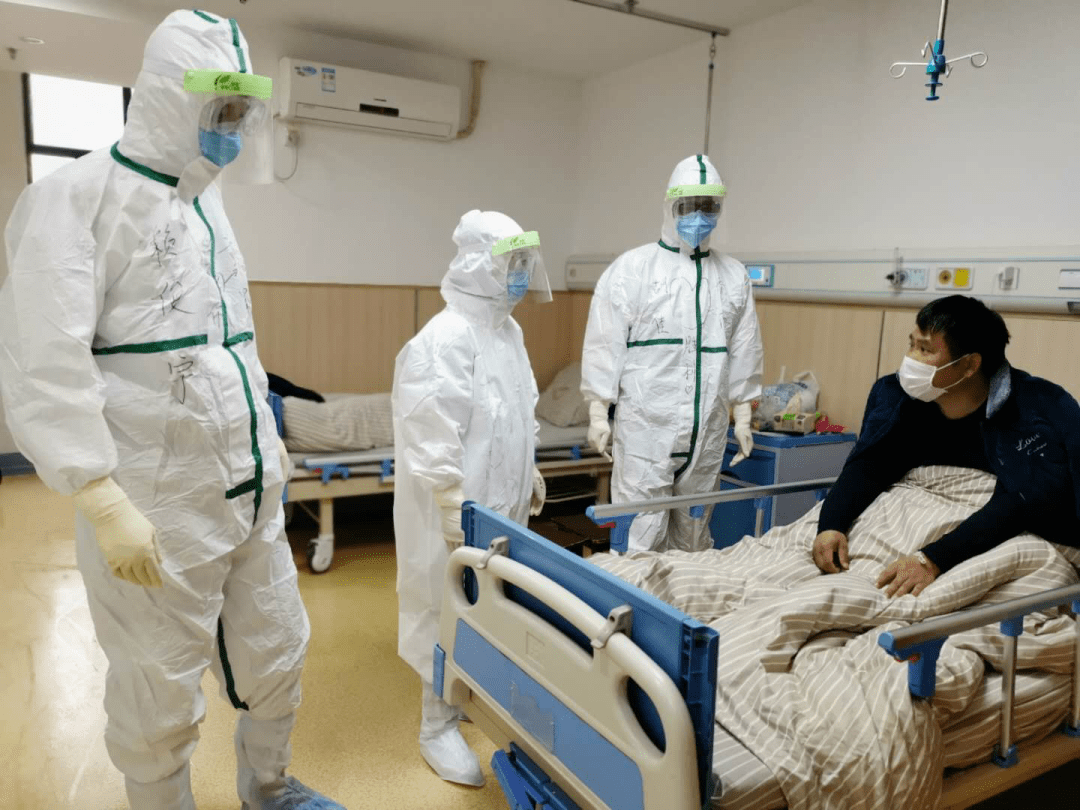 "抗疫"团队在隔离病房工作擅长医疗大数据分析对病毒性肝炎,肝硬化