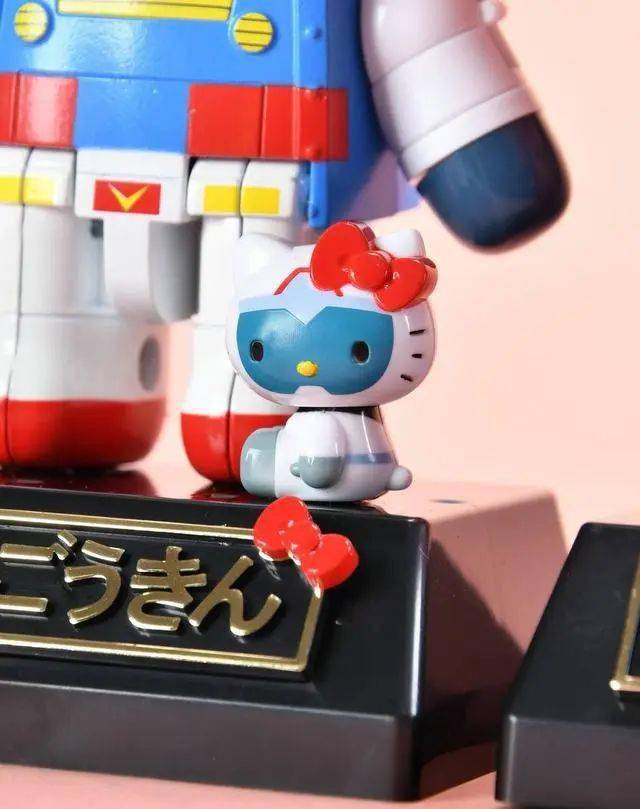 高达和hellokitty联名合体超级萌物