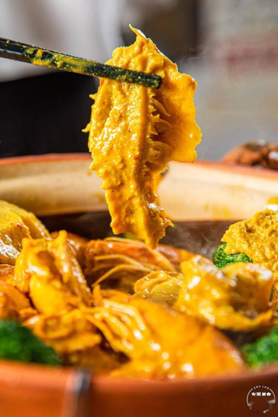 2000㎡顶楼旧厂房宵夜档,专食炭火咖喱牛杂煲,5折!